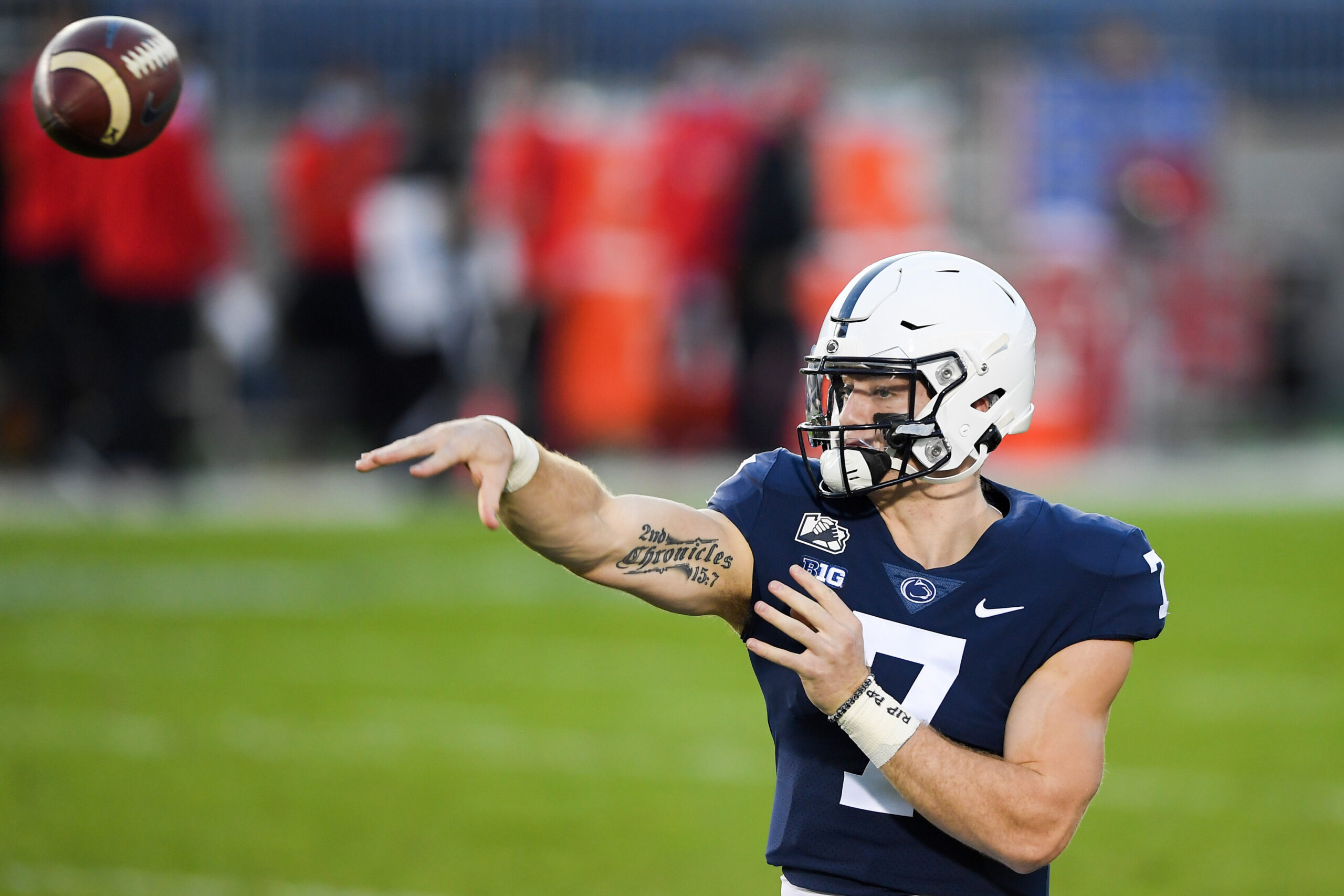 2 Former Penn State football stars exchange jerseys after NFL matchup