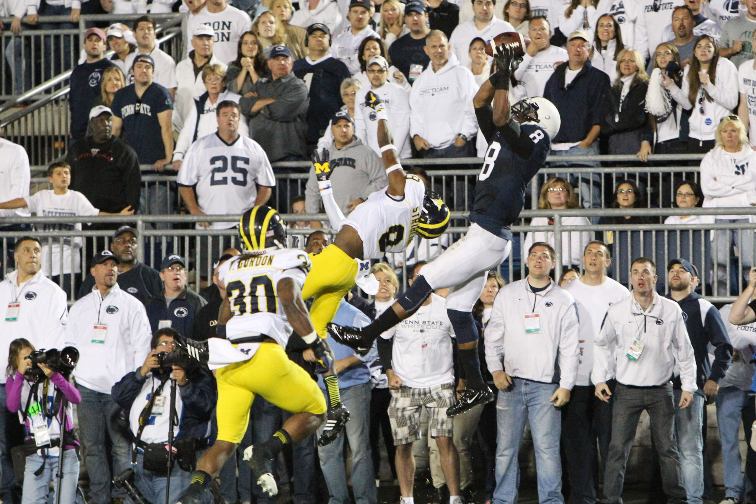 2 Former Penn State football stars exchange jerseys after NFL matchup